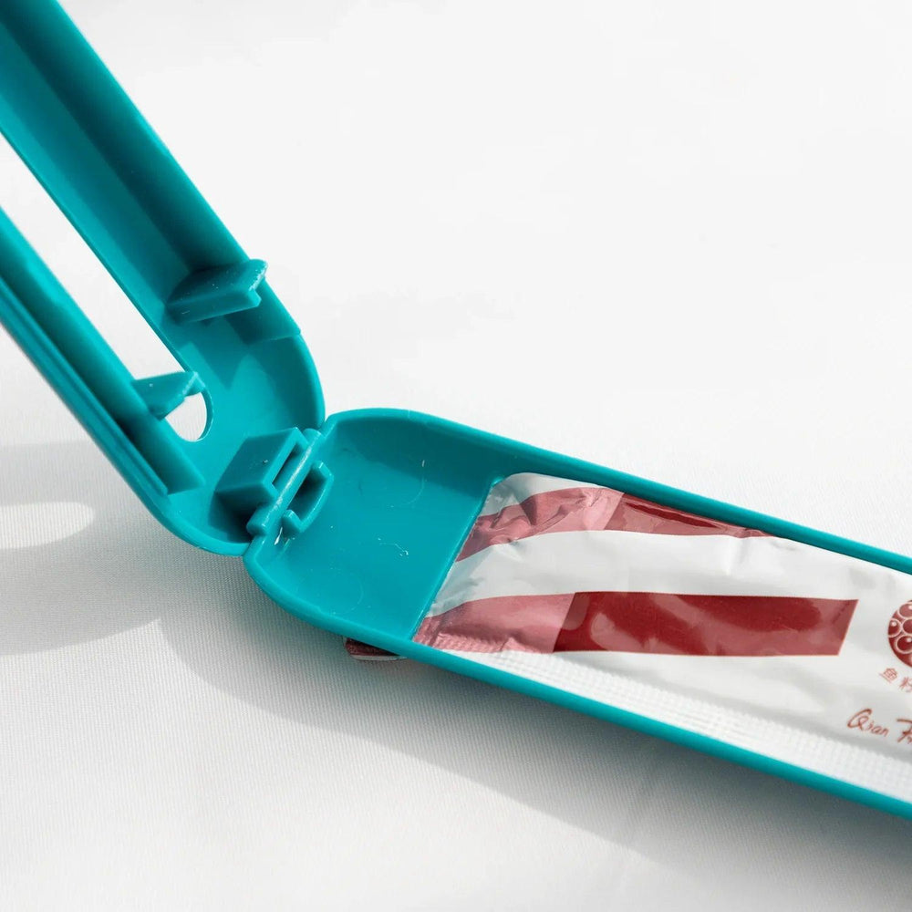 La mangeoire à cuillère Hot Cat Strip presse les outils d’alimentation pour animaux de SnackEX-STOCK Canada