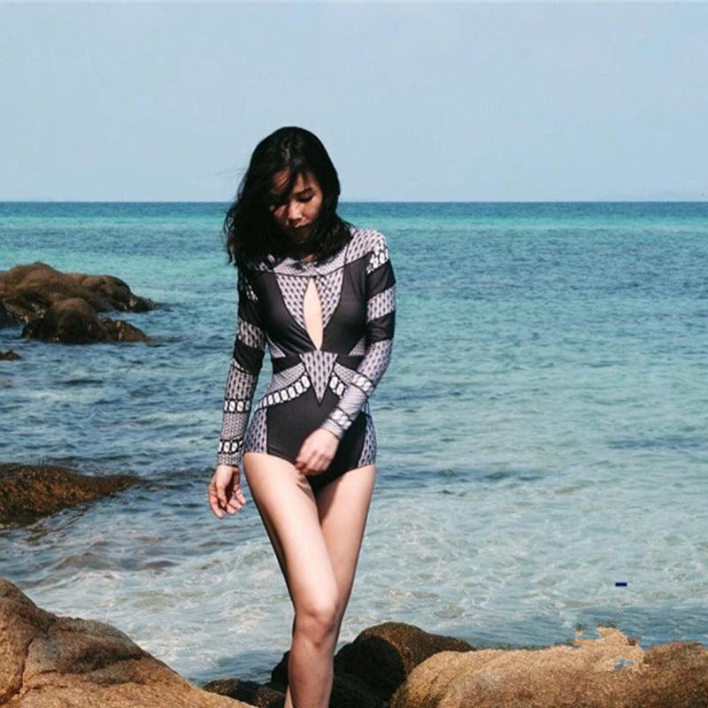 Costume intero da donna a manica lunga nero / costume da surf con protezione UV, design con schiena scoperta e vestibilità sportiva per il surf.