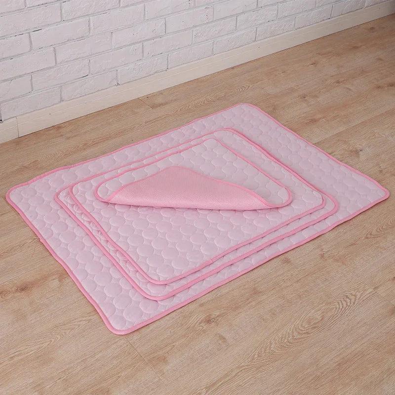 Tapis de refroidissement portable en soie glacée pour animaux en étéEX-STOCK Canada