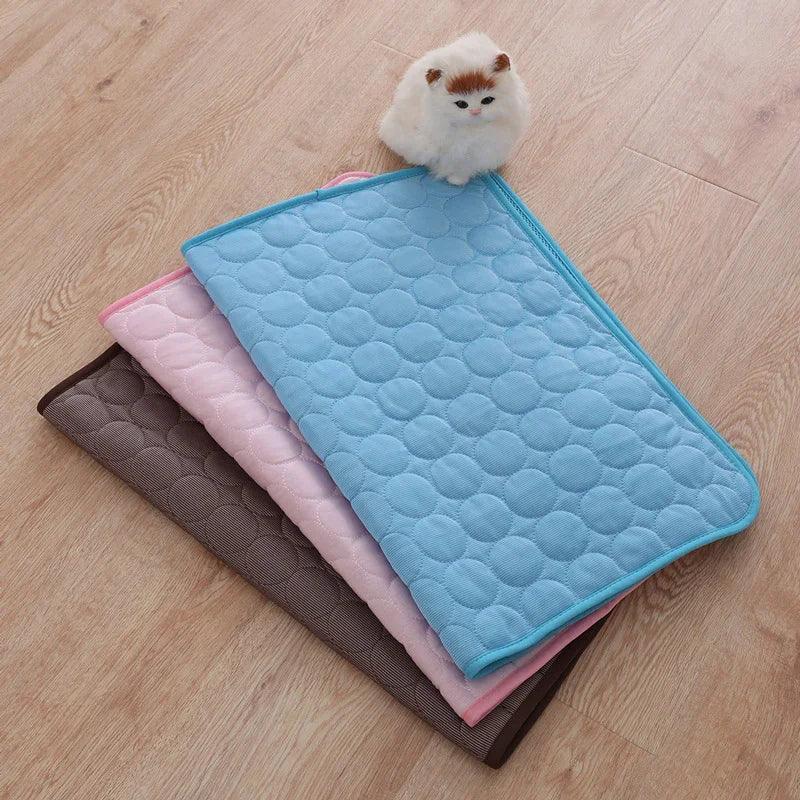 Tapis de refroidissement portable en soie glacée pour animaux en étéEX-STOCK Canada