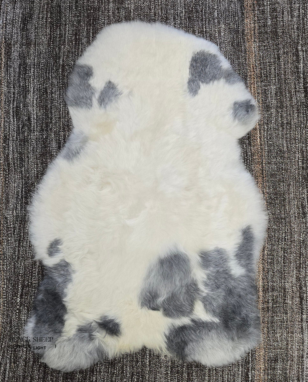Peau de mouton islandaise grise tondue à taches | AléatoireEX-STOCK Canada