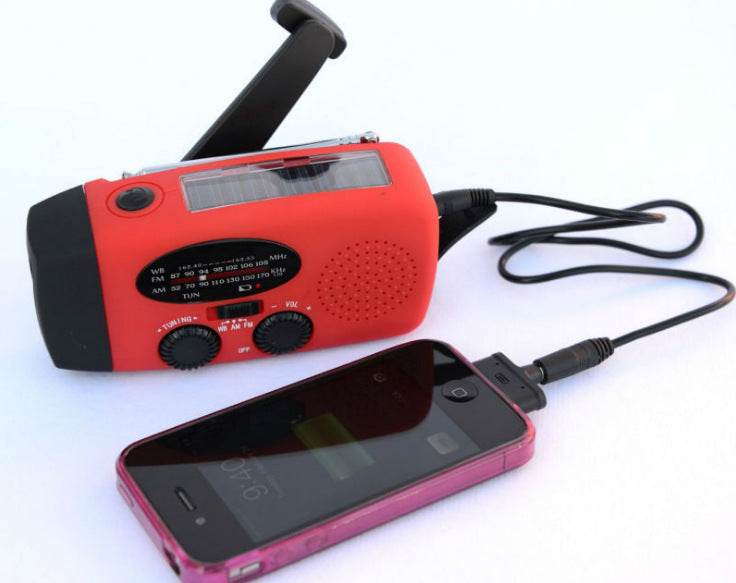 Solar Hand Crank USB charging radio flashlight - EX-STOCK Canada