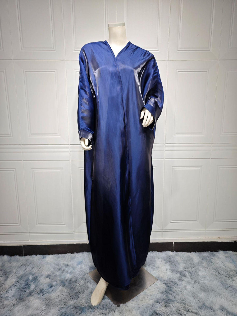 Robe musulmane en satin de soie brillante à manches chauve-souris - EX-STOCK Canada