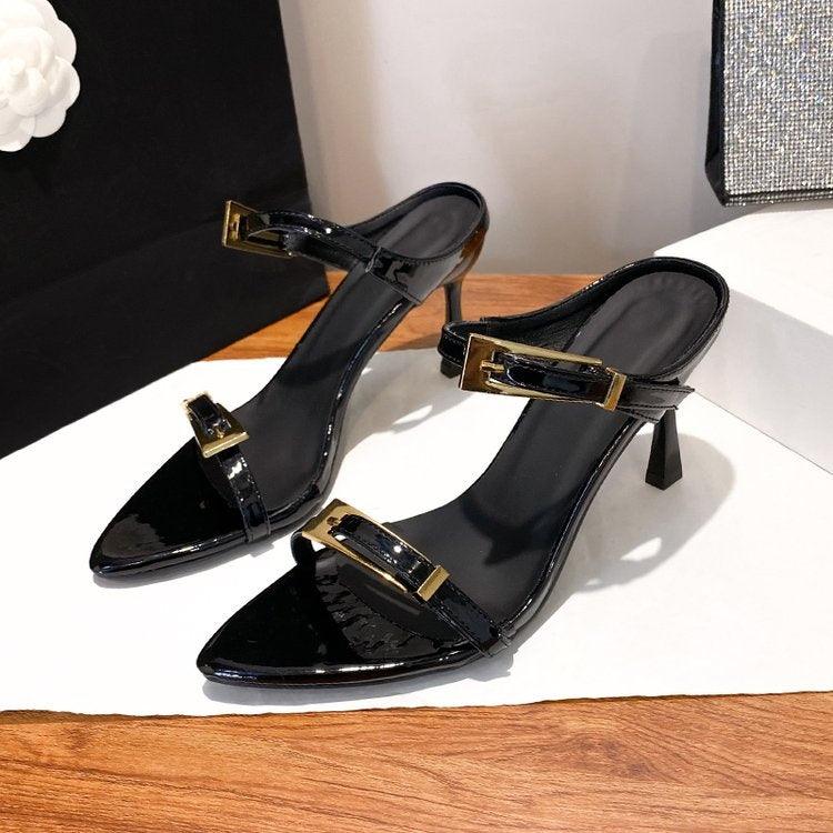 Französische Metallverschluss-Spitze-Stiletto-Sandalen für Frauen