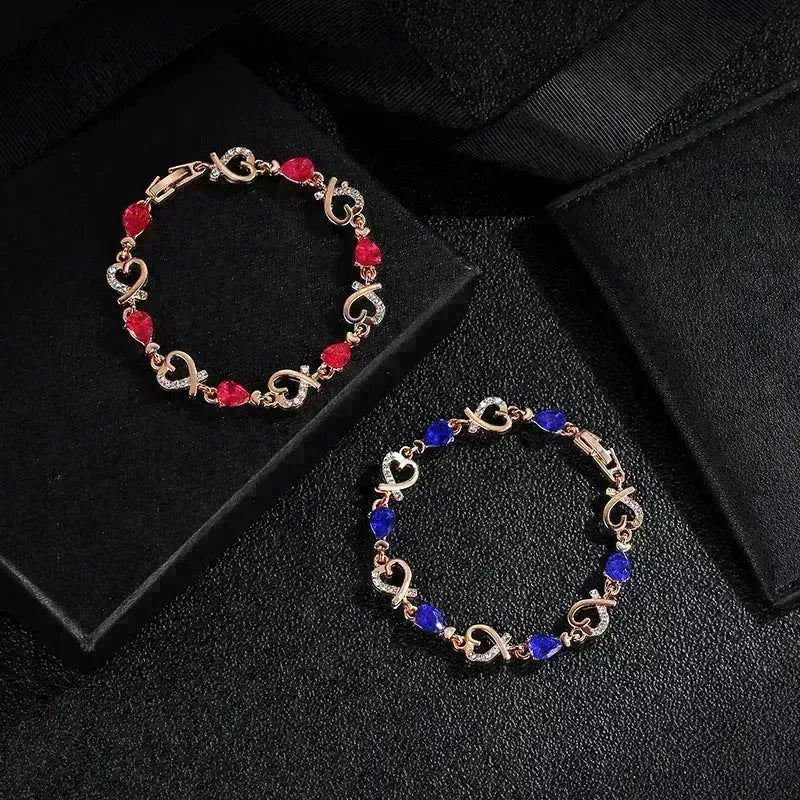 Bracelet d'amour creux avec des strass Bracelet en forme de coeur à tempérament de la mode pour les bijoux cadeaux de la Saint-Valentin