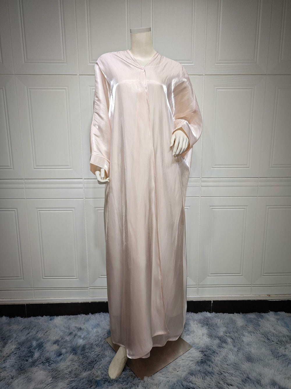 Robe musulmane en satin de soie brillante à manches chauve-souris - EX-STOCK Canada