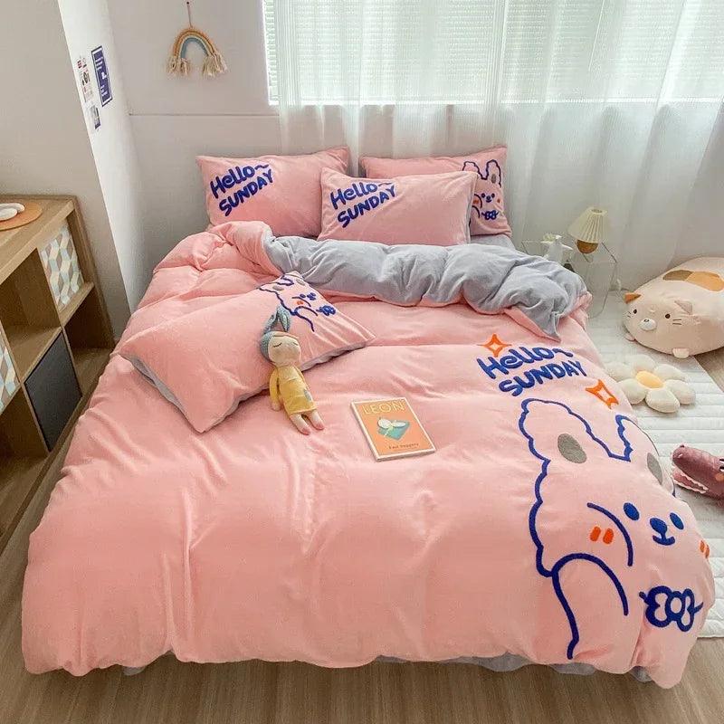 Ensemble de lit pour bébé avec couverture en polaire et chapeau, lait chaud épaissi, ensemble de quatre piècesEX-STOCK Canada