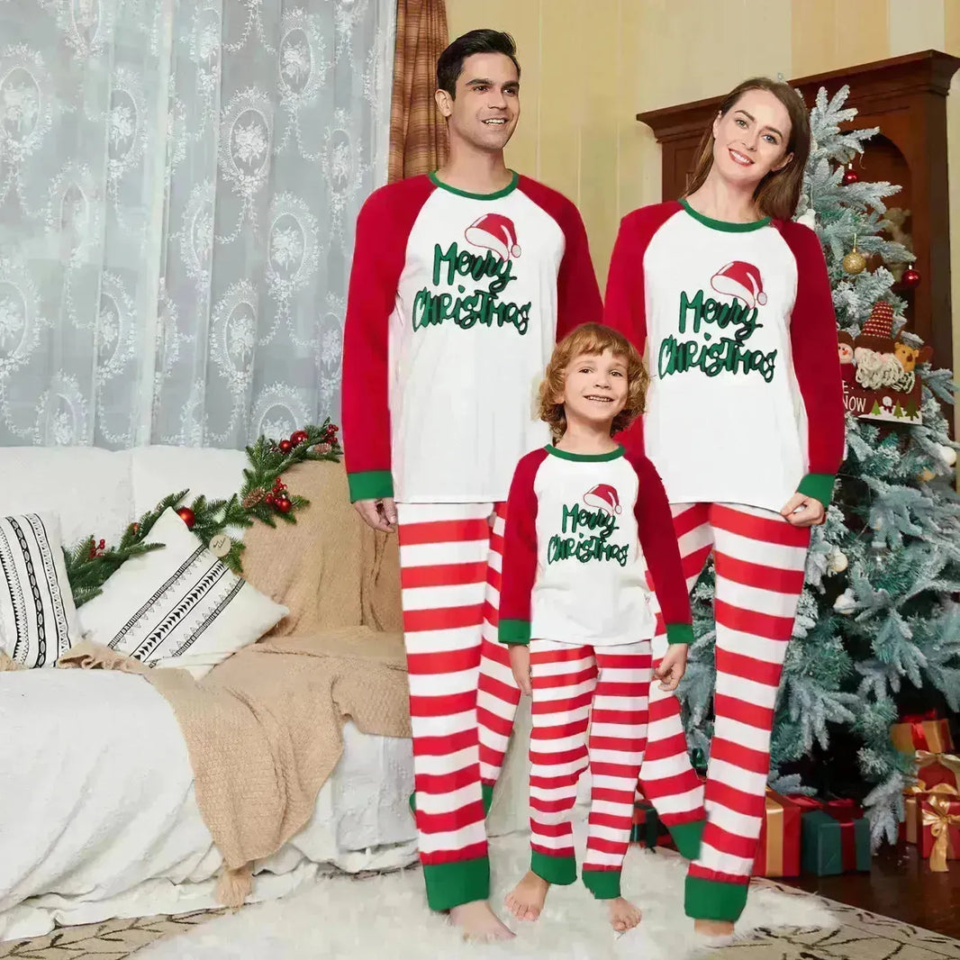 Vêtements pour toute la famille une famille de quatre rayures