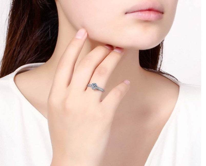 Six-claw paved with diamond luxury ring EX-STOCK Canada