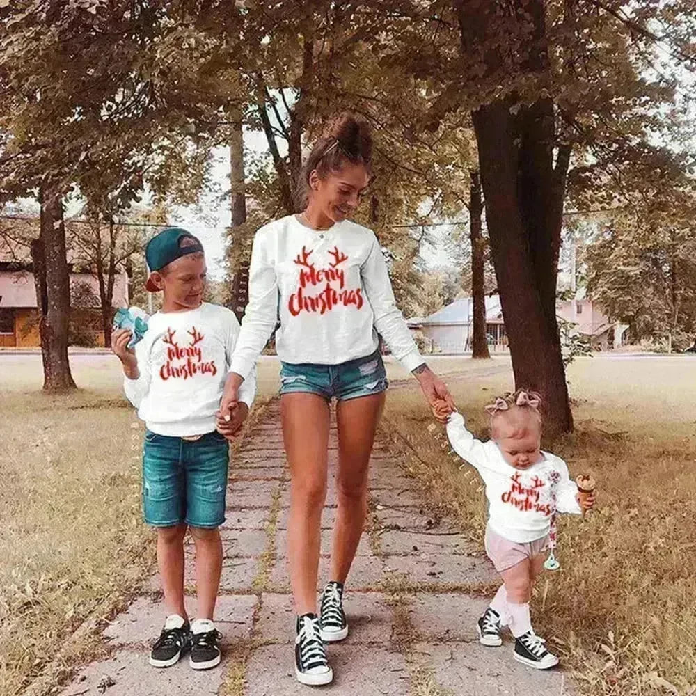 Merry Christmas sweatshirt Family photo wear - EX-STOCK CANADA