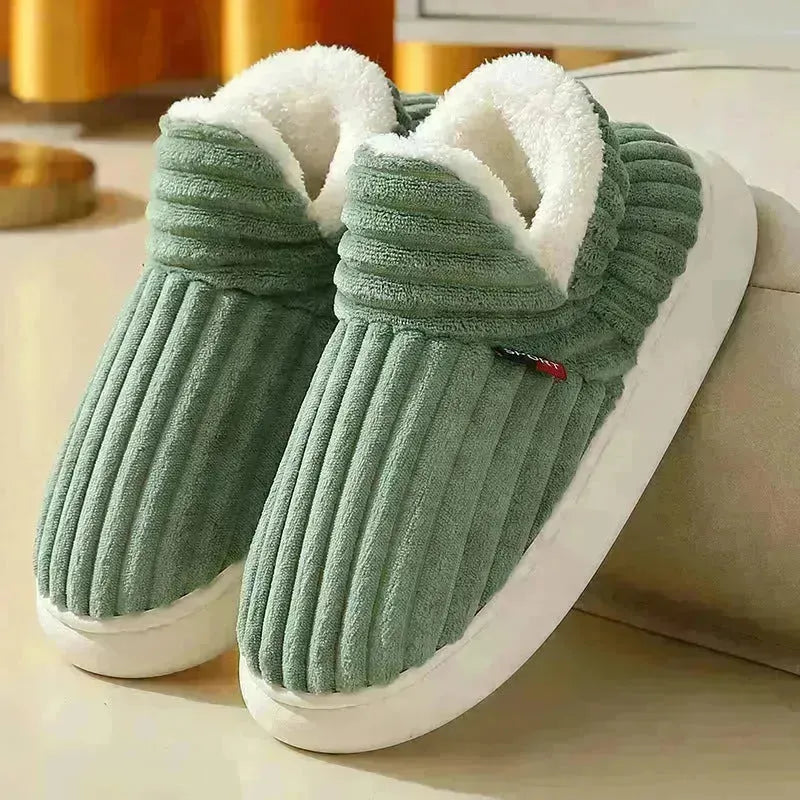 Les pantoufles de coton pour hommes et femmes d'hiver