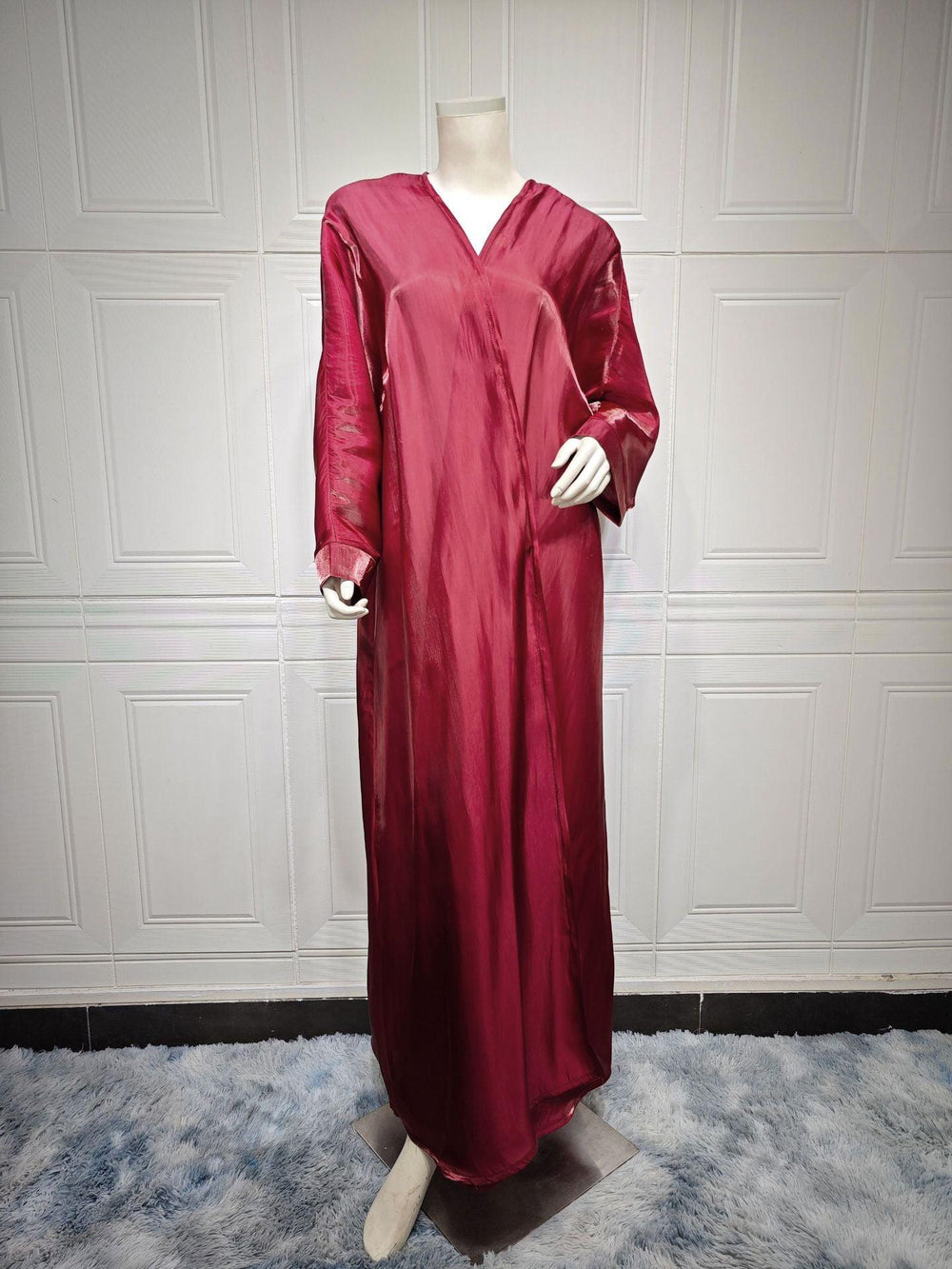 Robe musulmane en satin de soie brillante à manches chauve-souris - EX-STOCK Canada