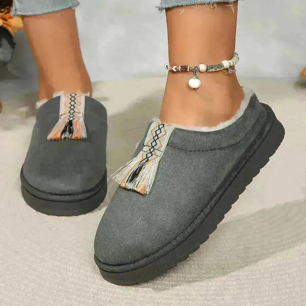 Pantoufles de maison en peluche d'hiver Fashion Toe Plat Suede Chaussures de jardin intérieure Pantoufle de chambre à plancher chaud pour femmes