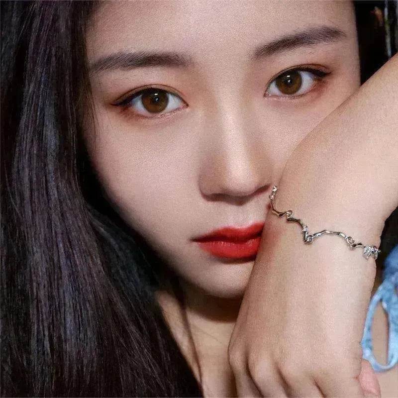 An Exquisite Simple And Cold Adjustable Wave Women Bracelet - EX-STOCK Canada