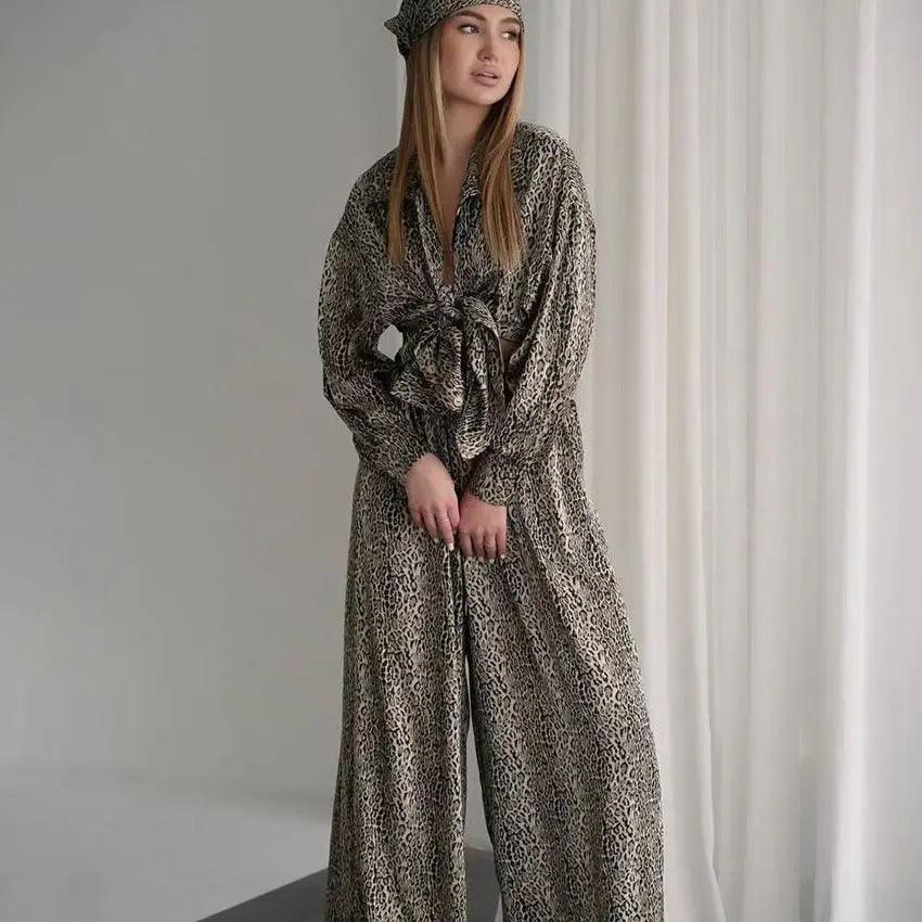 Pyjama ample en soie glacée à imprimé léopard à la mode pour femmes - EX-STOCK Canada