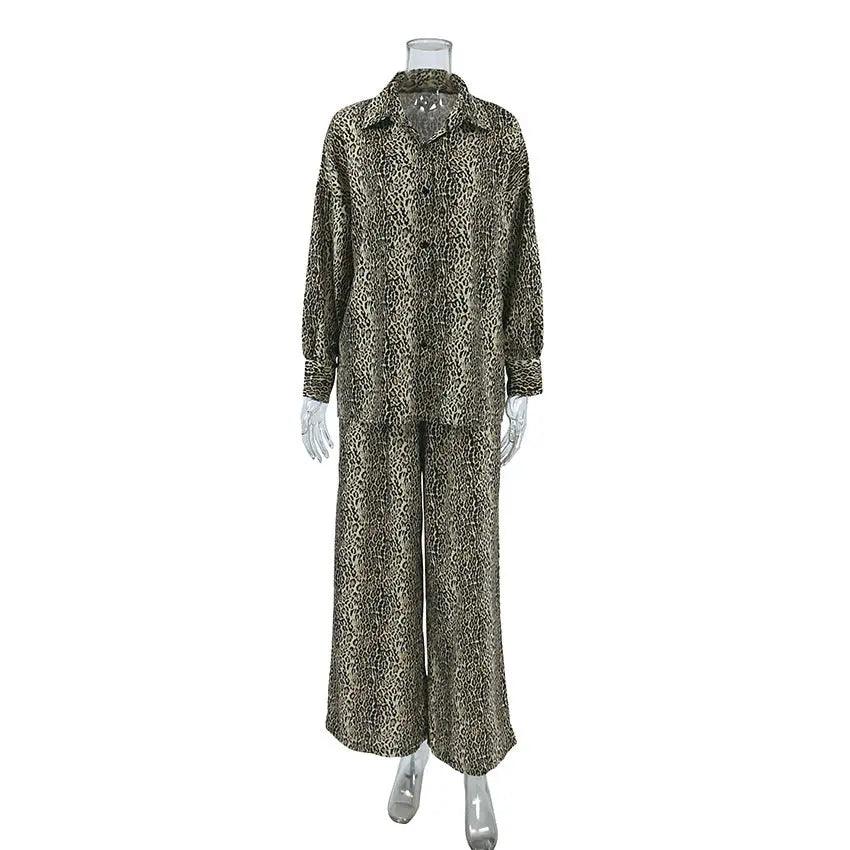 Pyjama ample en soie glacée à imprimé léopard à la mode pour femmes - EX-STOCK Canada