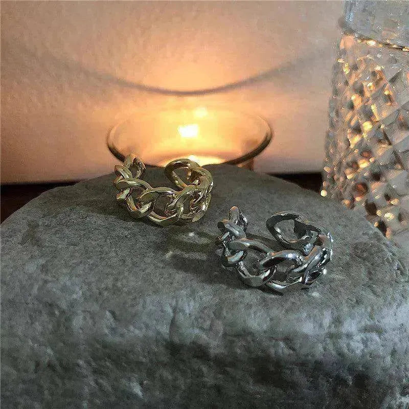 Fashionable with unique chain design ring - EX-STOCK CANADA
