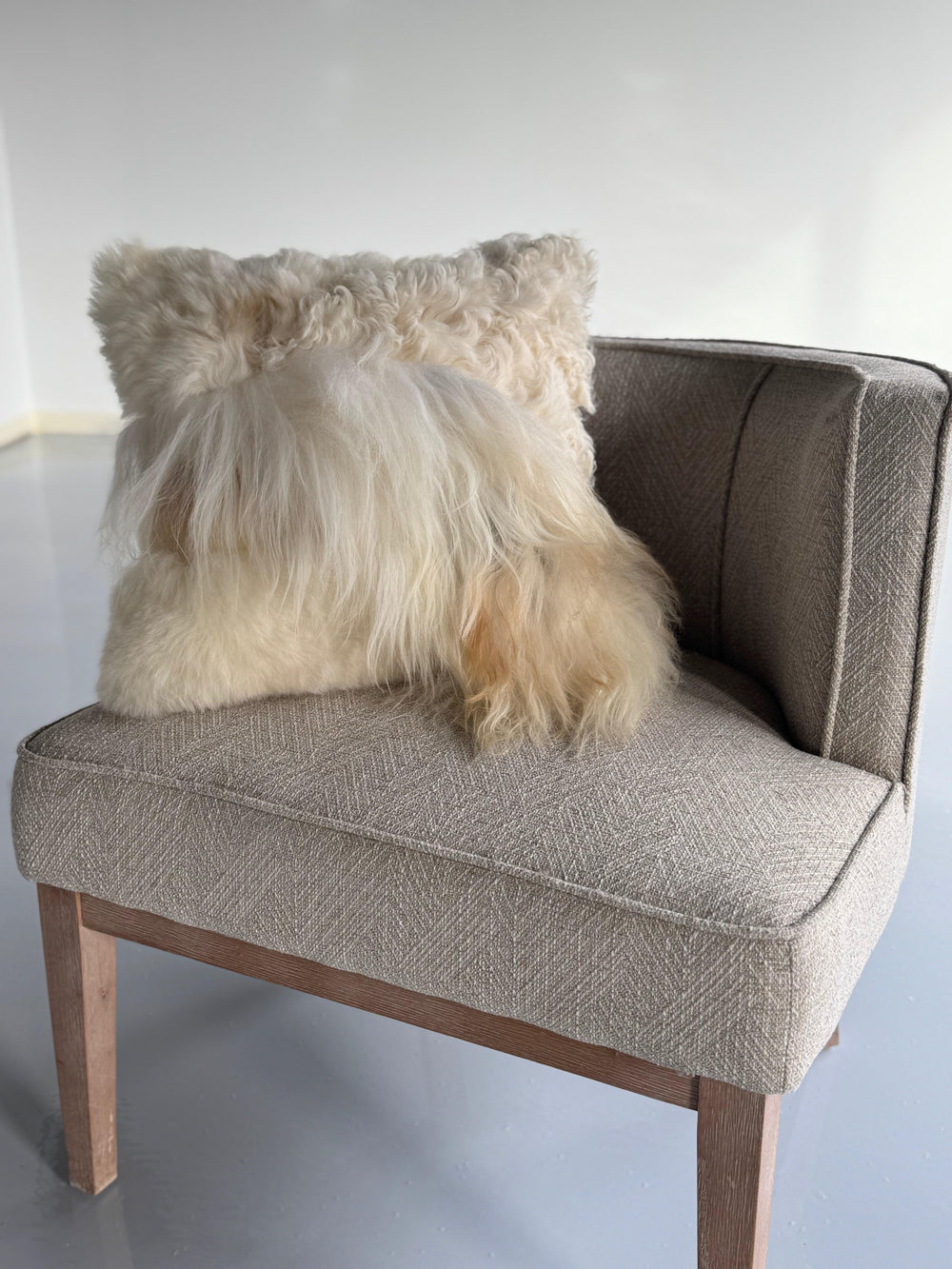 Coussin en peau de mouton mélangée, laine droite