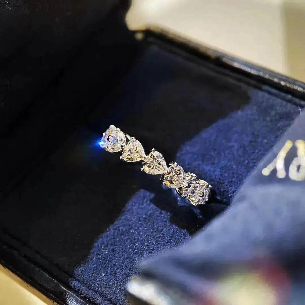 Herzförmiger Diamantreihe-Diamantring Mode Liebe - EX-STOCK Canada