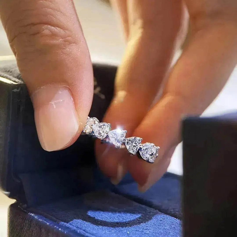 Herzförmiger Diamantreihe-Diamantring Mode Liebe - EX-STOCK Canada