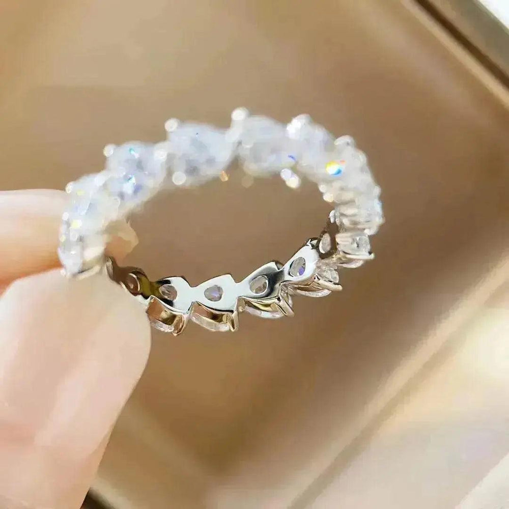 Herzförmiger Diamantreihe-Diamantring Mode Liebe - EX-STOCK Canada
