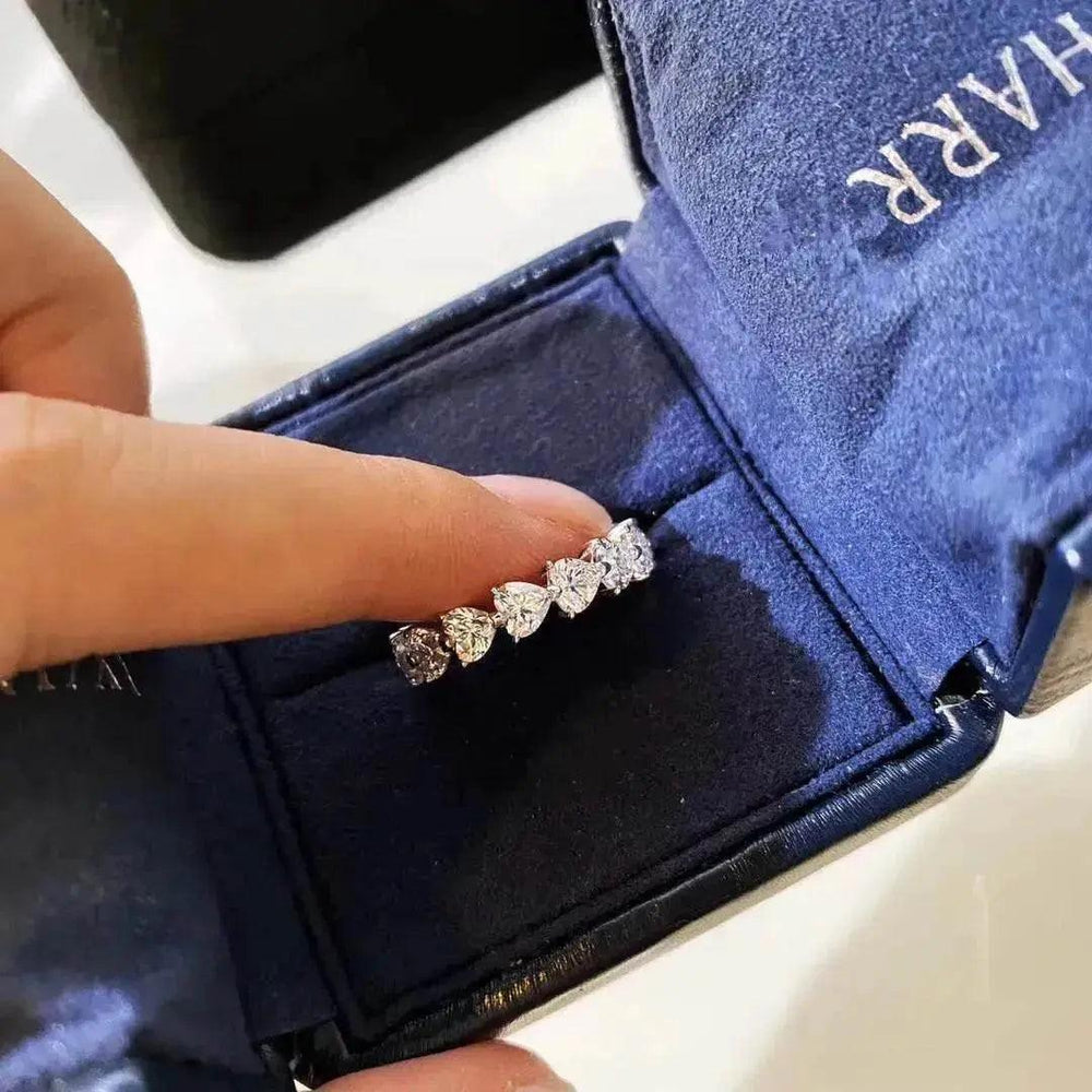 Herzförmiger Diamantreihe-Diamantring Mode Liebe - EX-STOCK Canada