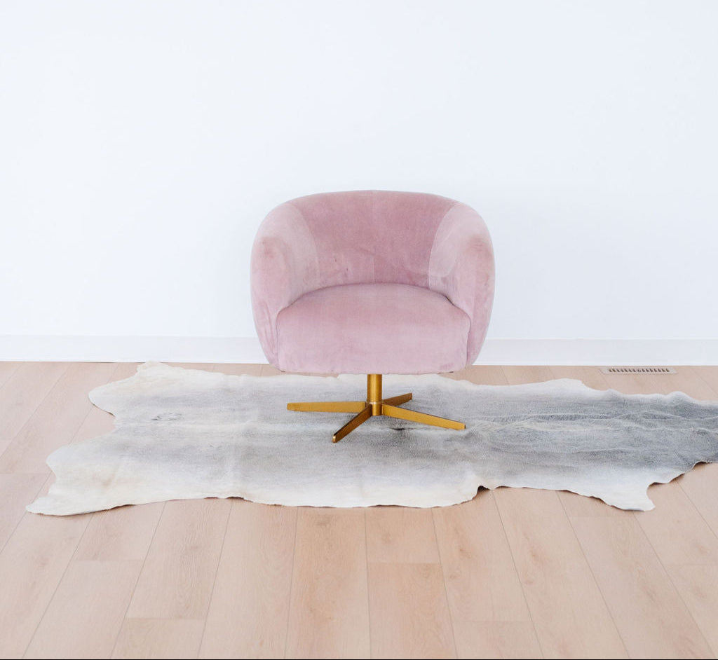 Großer hellgrauer Kuhfell-TeppichEX-STOCK Canada