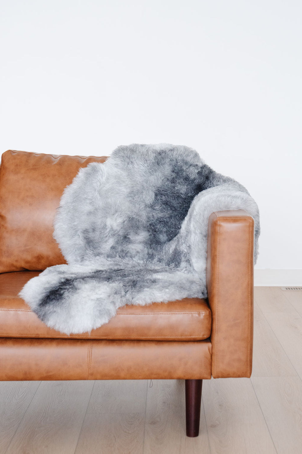 Peau de mouton islandaise grise naturelle tonéeEX-STOCK Canada