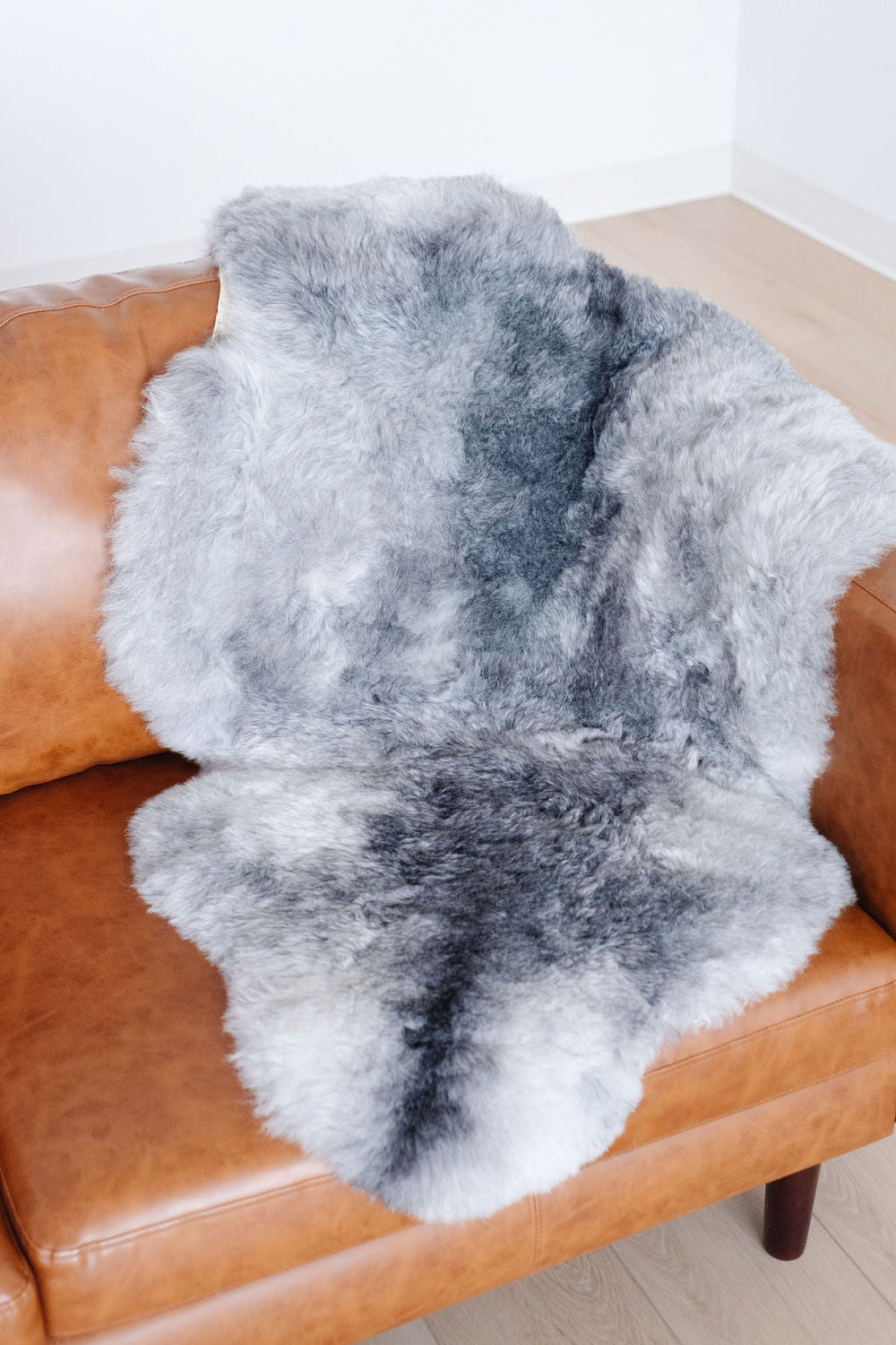 Peau de mouton islandaise grise naturelle tonéeEX-STOCK Canada