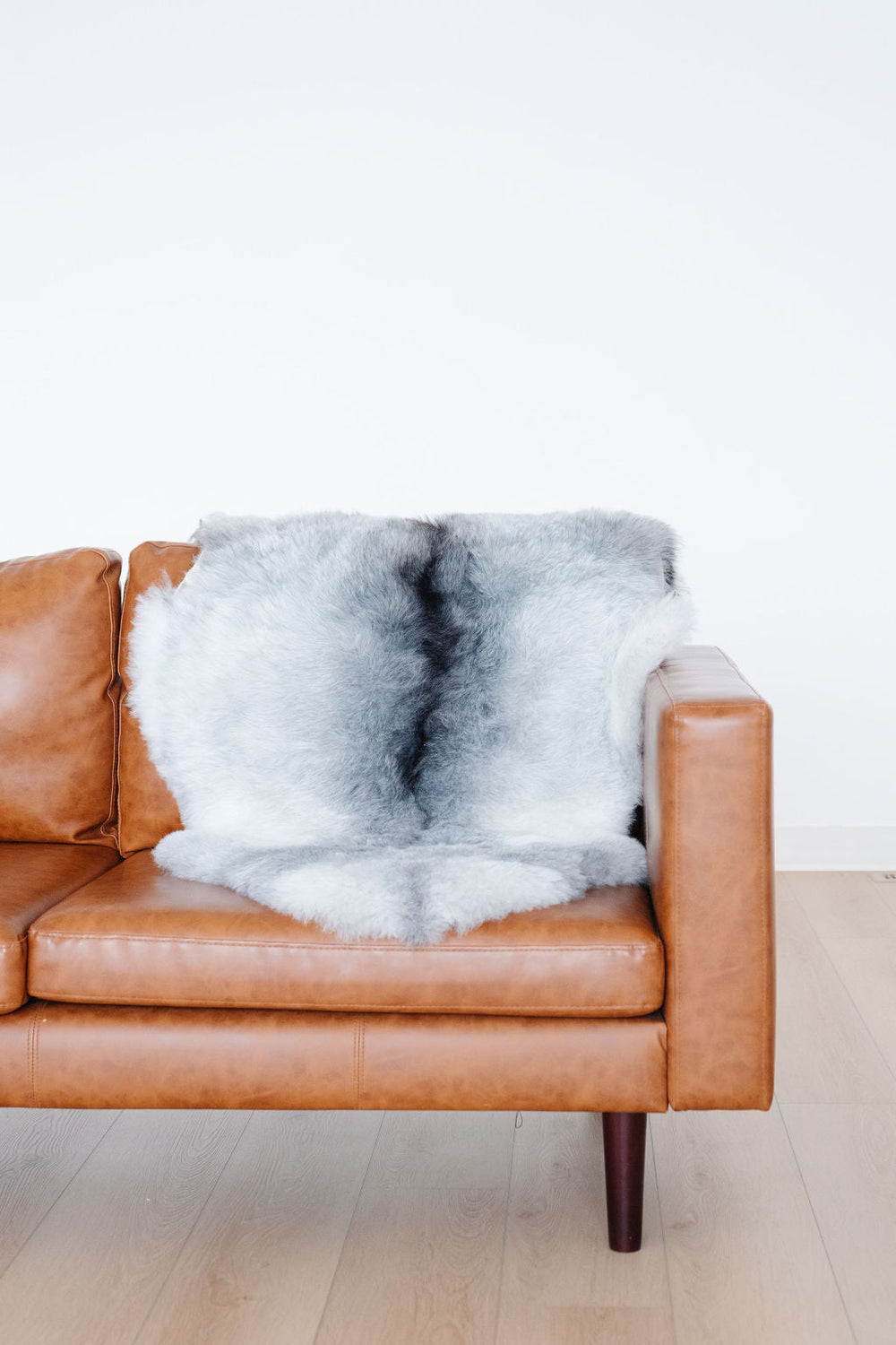 Peau de mouton islandaise grise naturelle tonéeEX-STOCK Canada