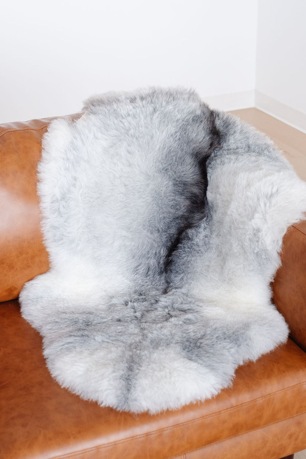 Peau de mouton islandaise grise naturelle tonéeEX-STOCK Canada