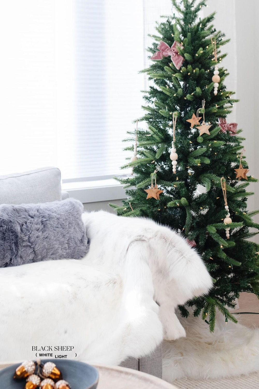 Weißes samisches RentierfellEX-STOCK Canada