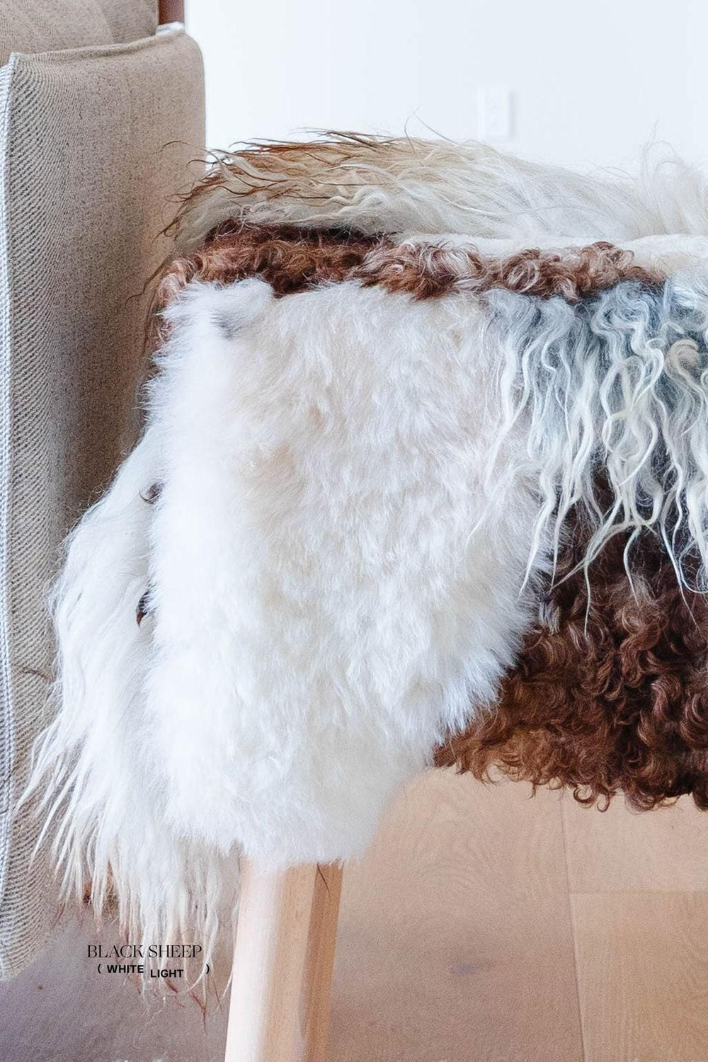 VANI - Sgabello in pelle di pecora Mélange, lana ricciaEX-STOCK Canada