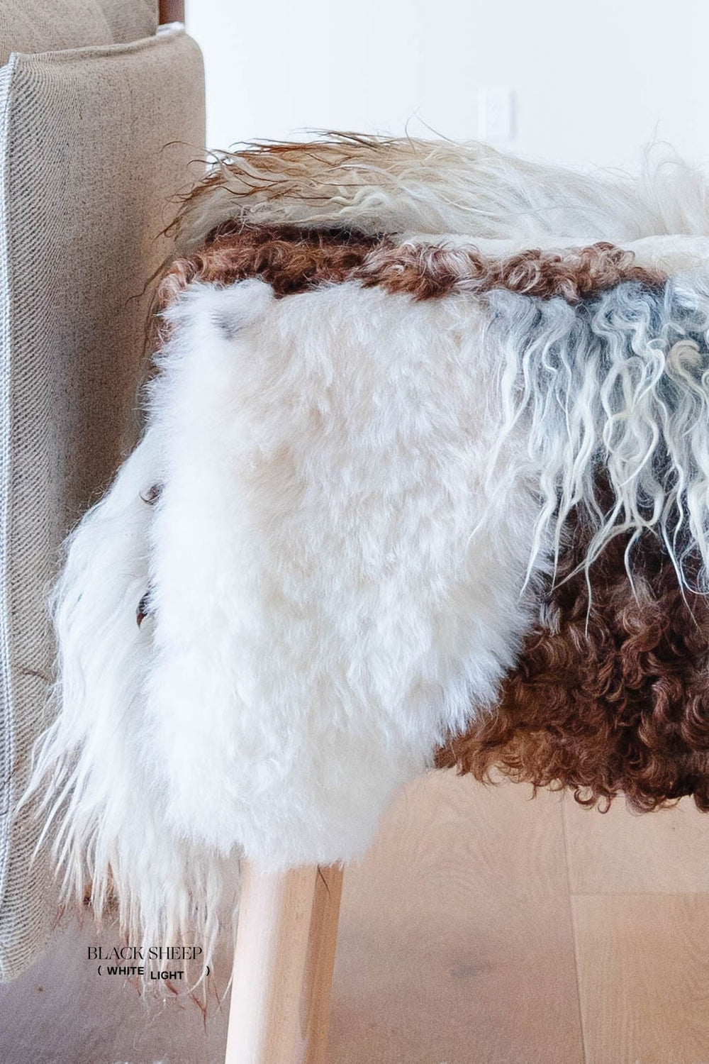 VANI - Sgabello in pelle di pecora Mélange, lana ricciaEX-STOCK Canada