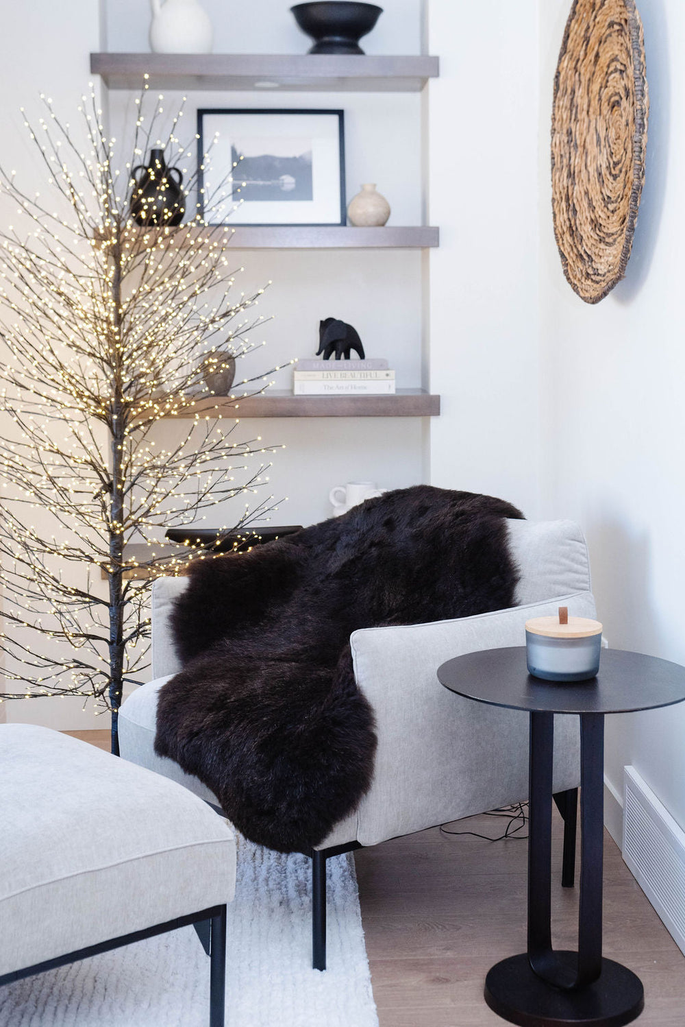 Geschorenes schwarzes isländisches SchaffellEX-STOCK Canada