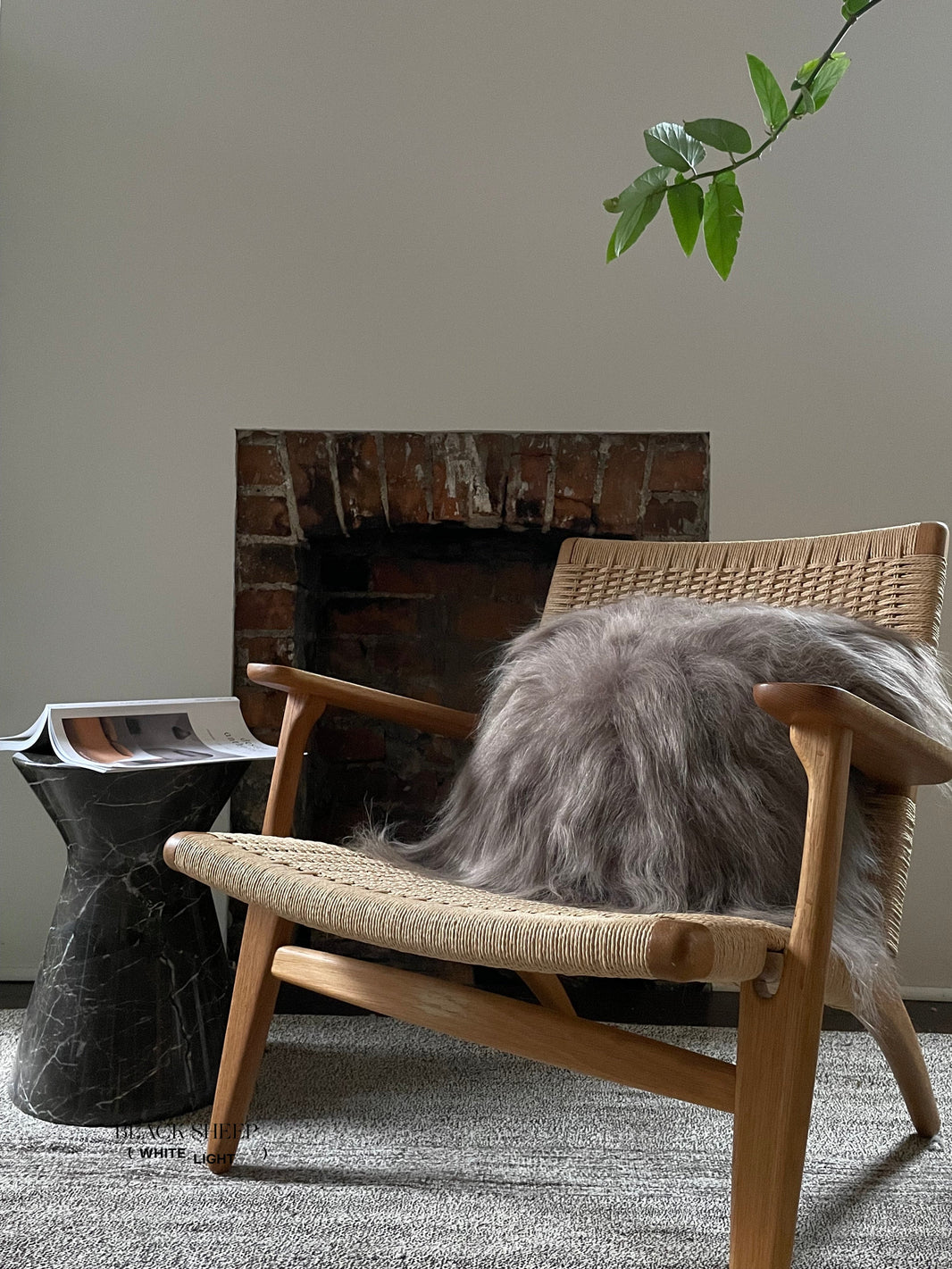 Quadratisches Kissenbezug aus isländischem Schaffell in TaupeEX-STOCK Canada