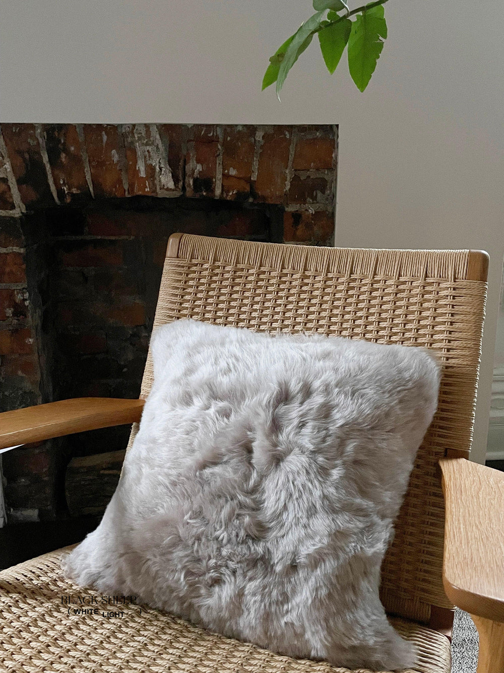 Housse de coussin carrée en lin tondu avec peau de mouton islandaiseEX-STOCK Canada