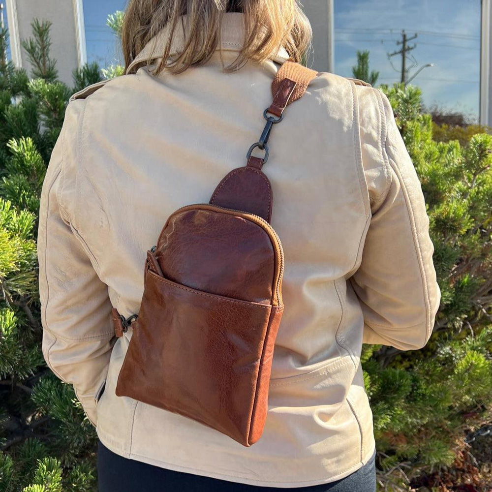 Borsa Frontale e Zaino in Pelle MET Andora | EX-STOCK Canada