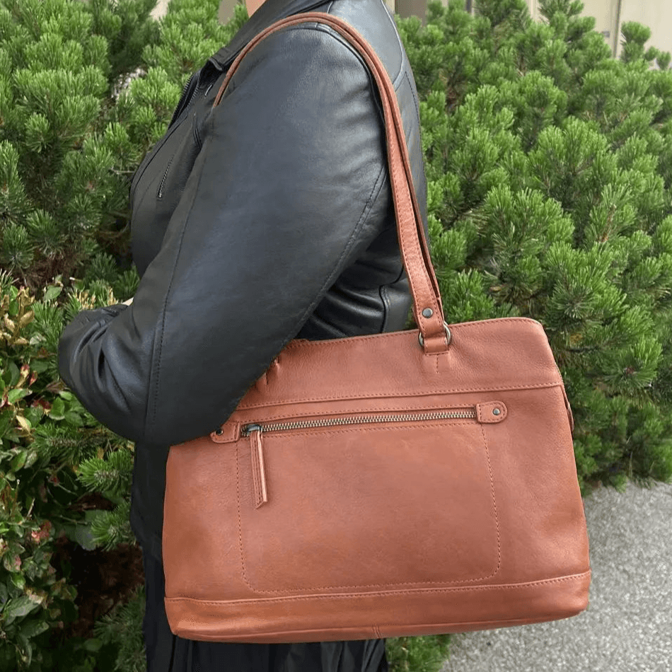 MET Classic Ledertasche mit zwei GriffenEX-STOCK Canada