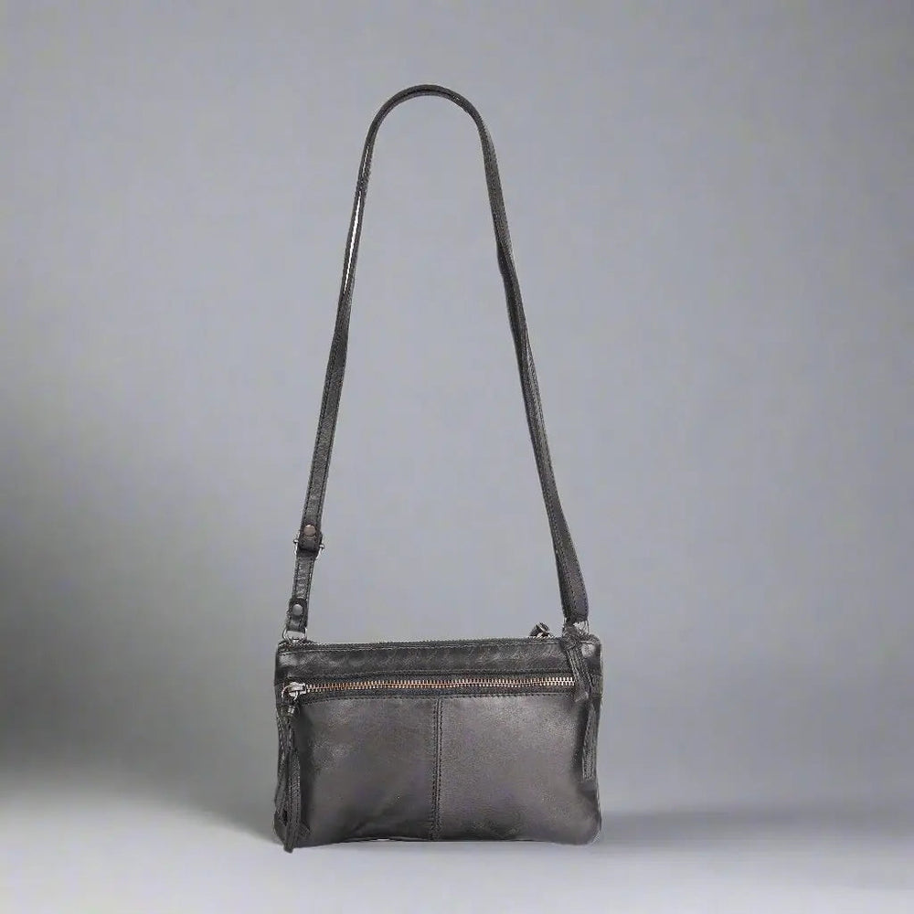 حقيبة كتف جلدية من MET مع جيوب أمامية مزدوجة بسحاباتEX-STOCK Canada