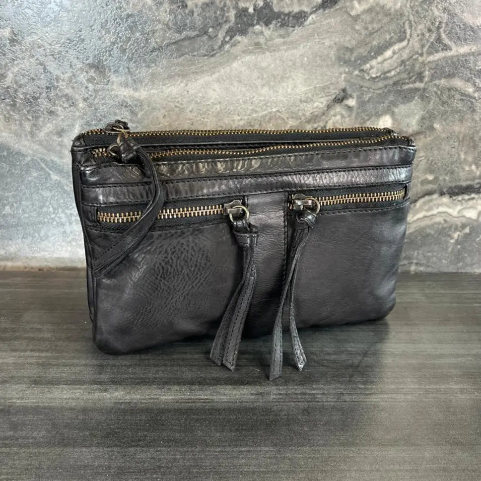 حقيبة كتف جلدية من MET مع جيوب أمامية مزدوجة بسحاباتEX-STOCK Canada