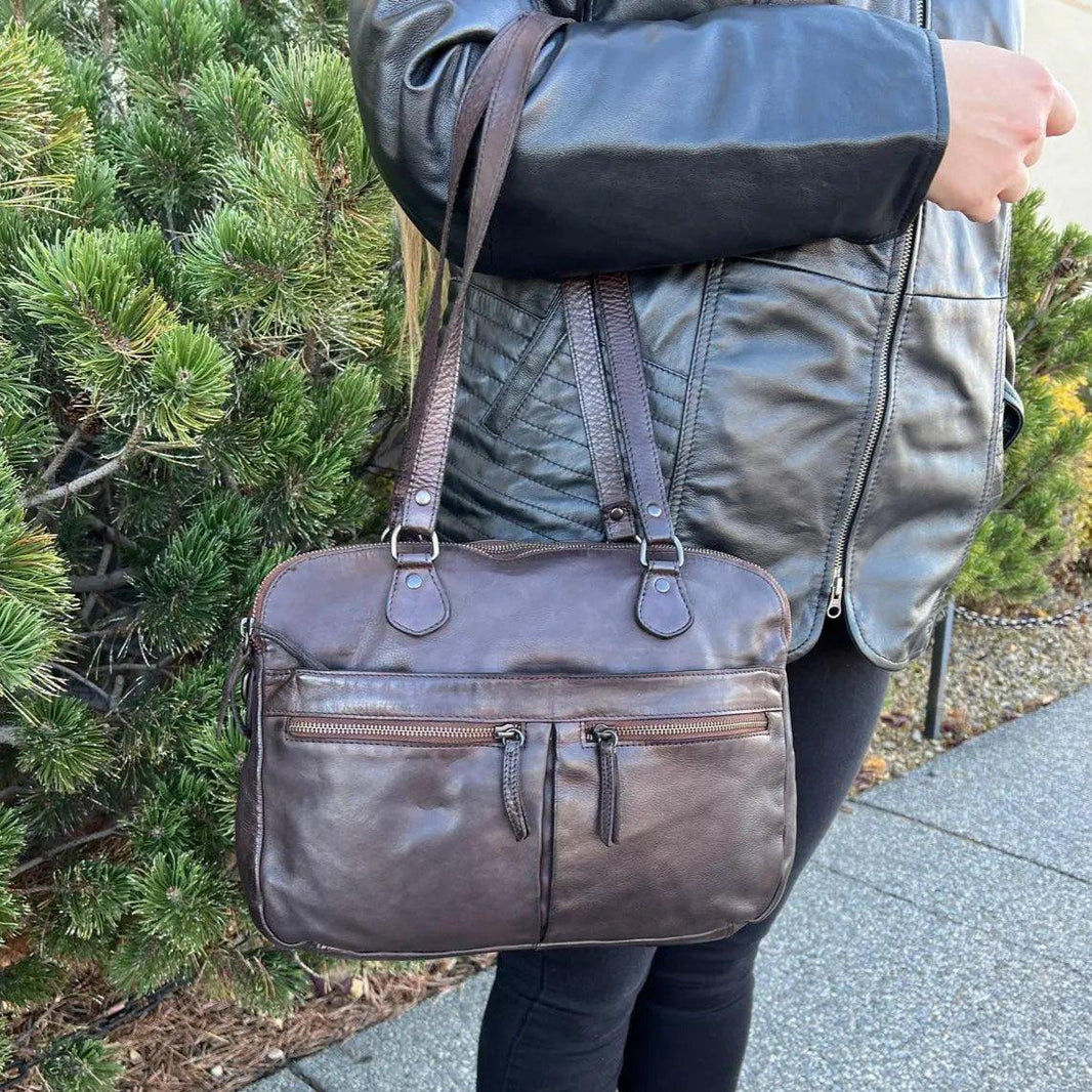 MET Lederhandtasche mit zwei Griffen und vorderen ReißverschlusstaschenEX-STOCK Canada