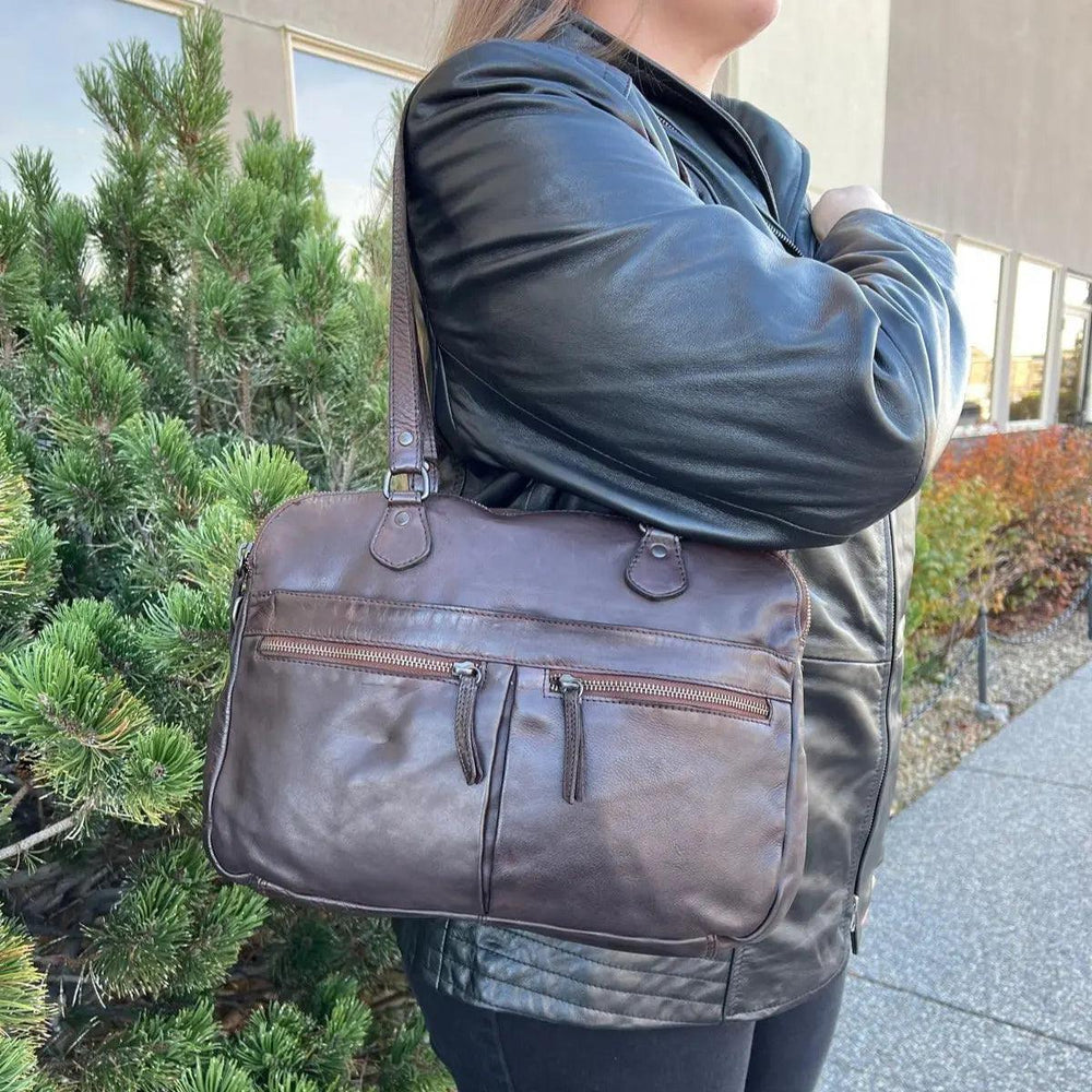 MET Lederhandtasche mit zwei Griffen und vorderen ReißverschlusstaschenEX-STOCK Canada