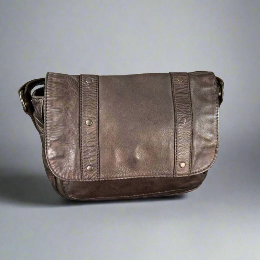 حقيبة كروس بودي جلدية مزينة بمثبتاتEX-STOCK Canada