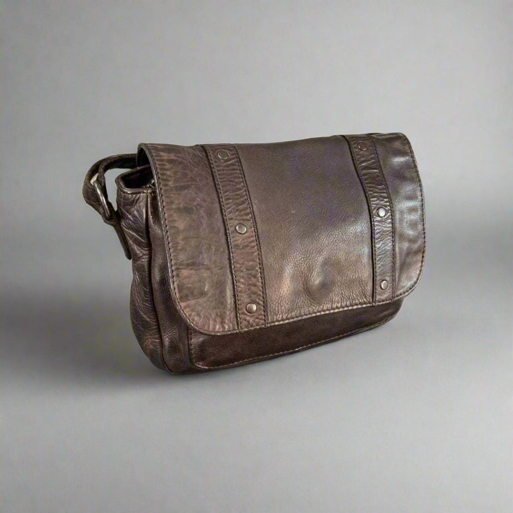 حقيبة كروس بودي جلدية مزينة بمثبتاتEX-STOCK Canada