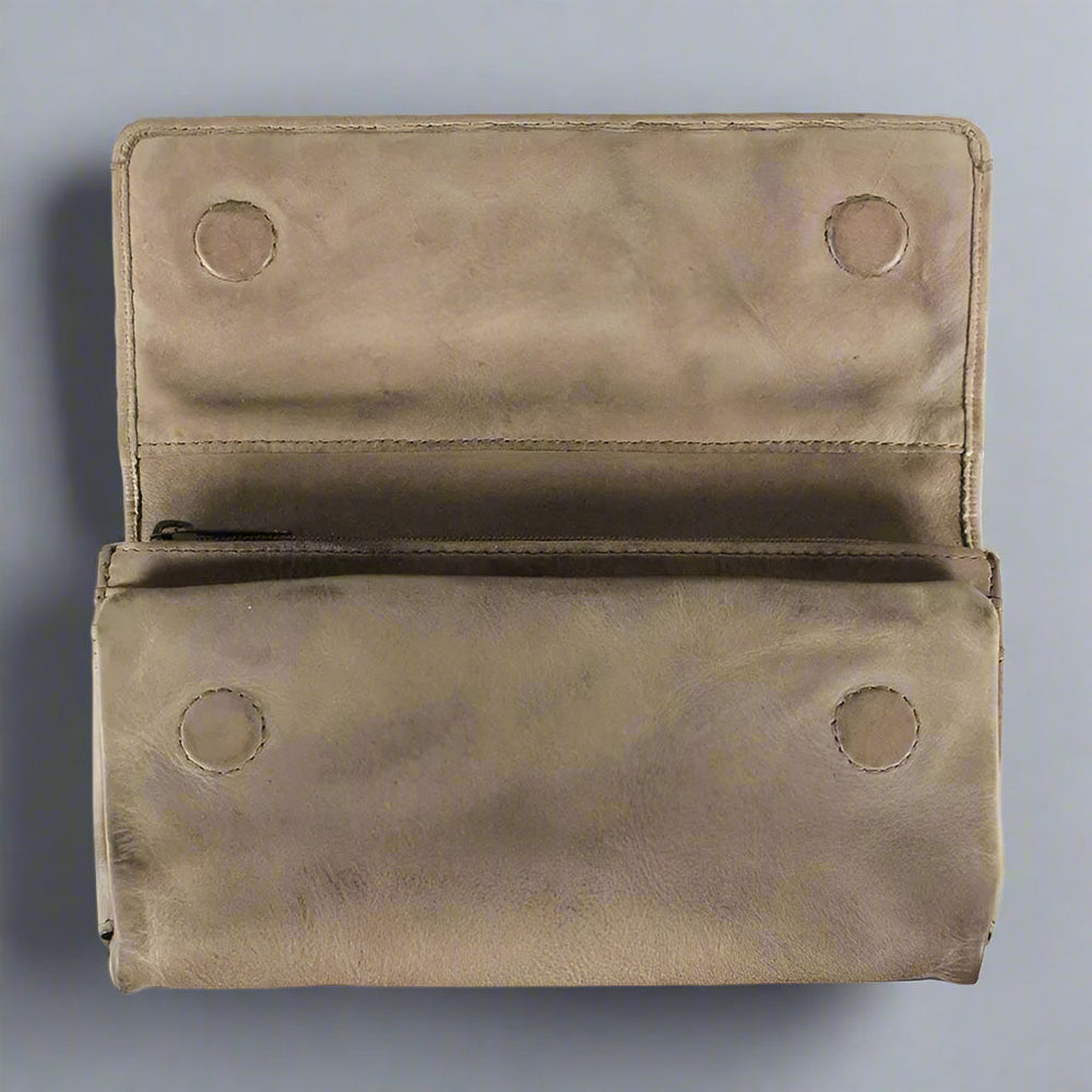 MET Women's Magnet Closure Trifold Leather Wallet EX-STOCK Canada