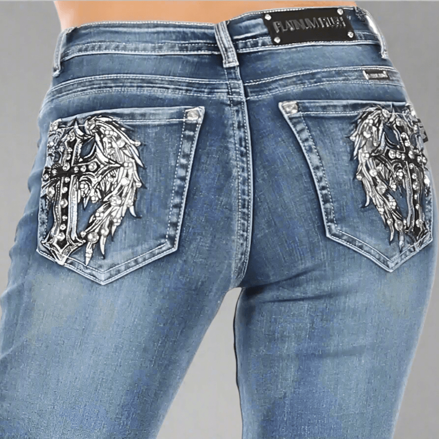 Jean bootcut pour femmes orné de strass avec poche arrière en forme d'ailes d'ange et détails en sequinsEX-STOCK Canada
