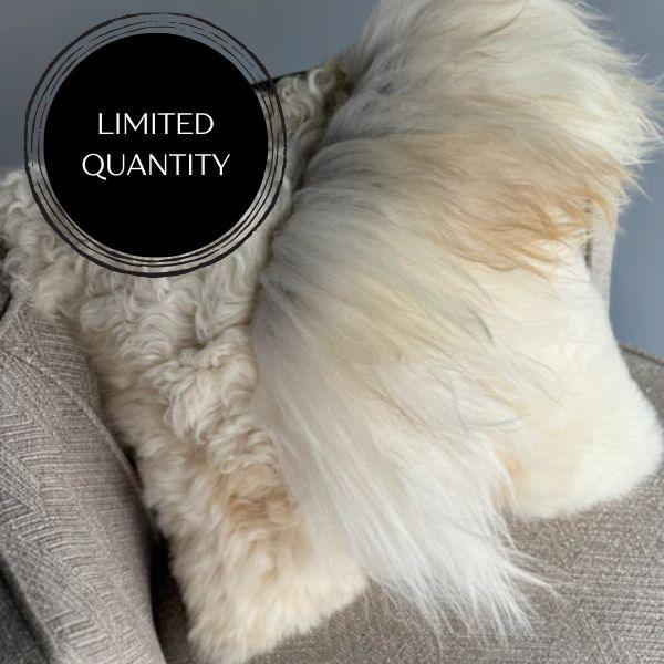 Coussin en peau de mouton mélangée, laine droite