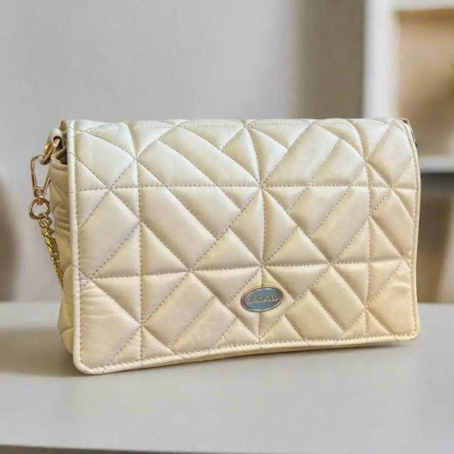 Bolso bandolera de cuero suave acolchado con correa de cadena | EX-STOCK Canada