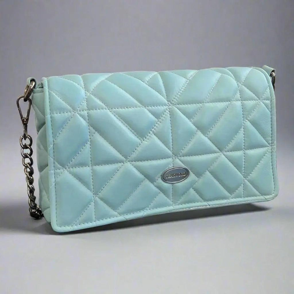 Bolso bandolera de cuero suave acolchado con correa de cadena - EX-STOCK Canada